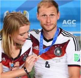 臻品绿茵老师照片